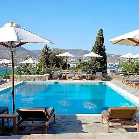 Akrotiri Hotel 3*