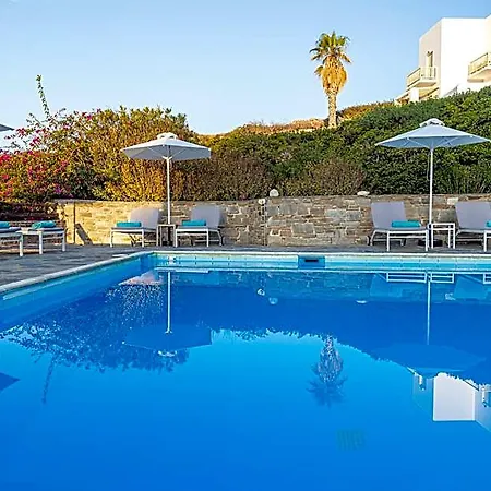 Akrotiri Hotel