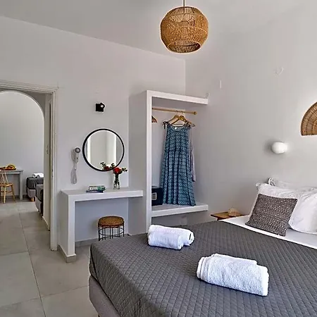 Hotel Akrotiri 3*
