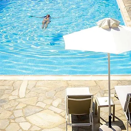 Akrotiri Hotel 3*