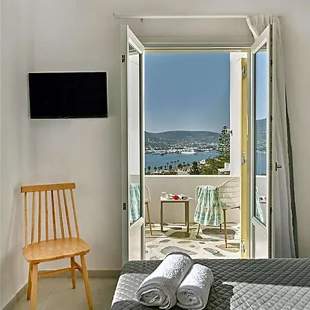 Akrotiri Hotel 3*