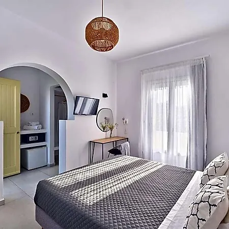 Hotel Akrotiri 3*