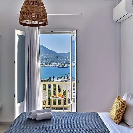 Akrotiri Hotel 3*